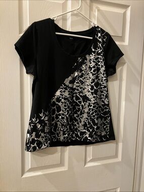 Reaction Kenneth Cole Black Short-Sleeve Top with Silver Abstract Print